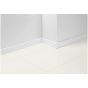 Plinthe blanche Parador HL1 (65x19 mm) sur mur et sol.