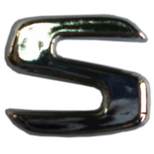 Lettera S 3D cromata, adesiva, 3 x 3 cm, per esterni.