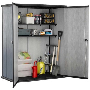 Armoire de jardin High Store Plus ouverte avec outils et équipements de jardinage sur les étagères.