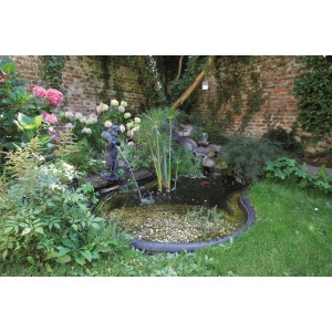 Laghetto prefabbricato Ubbink Iris SII con piante e decorazioni in giardino, vasca da 240 l.