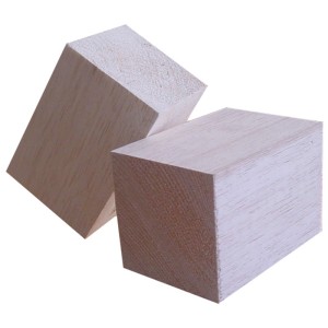 Balsa Massivholzleiste, 11x7,5x7,5 cm, helle Holzfarbe, ideal für Modellbau und Basteln.