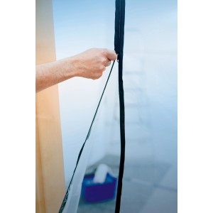 Porte en film LUX avec fermeture éclair, 2,1x1,1 m, pour une fermeture étanche à la poussière des portes, main ouvre la fermeture éclair.