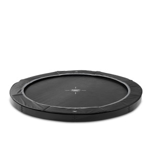 Trampolino interrato Exit InTerra nero, rotondo, installato a filo nel giardino.