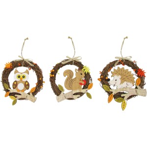Corona di rattan multicolore, assortita in 3 modi, Ø 16 cm, con gufo, scoiattolo e riccio come figure decorative.
