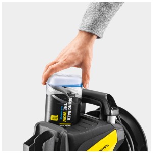 Nettoyeur haute pression Kärcher K 7 avec shampoing auto inséré.