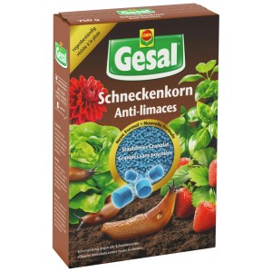 Paquet de granulés anti-limaces Gesal 750g avec des limaces, de la laitue et des fraises sur l'image.