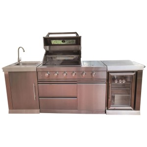 Cuisine d'extérieur Buschbeck Oxford avec grill, évier et réfrigérateur en acier inoxydable.