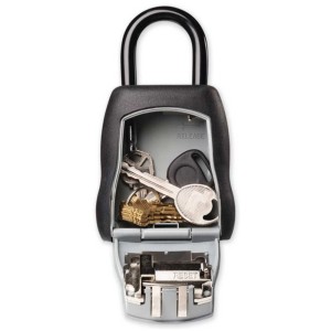 Cassetta portachiavi Master Lock 5400EURD con arco, aperta, con chiavi. Cassaforte per chiavi.