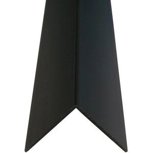 Profilé d'angle en plastique noir, 30x30 mm, longueur 2500 mm.