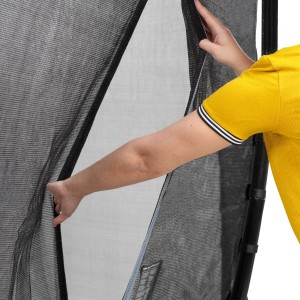 Dettaglio della rete di sicurezza del trampolino interrato nero EXIT Dynamic (Ø 305 cm).