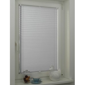 Graues Gardinia Plissee Concept Tageslicht, 70x130 cm, am Fenster montiert.