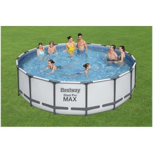 Piscina Bestway Steel Pro Max, Ø 488 cm, con famiglia in giardino.