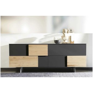 Pellicola adesiva D-c-fix Uni antracite opaco seta applicata su una credenza.