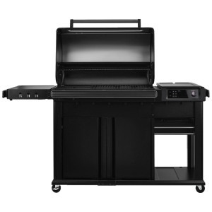 Barbecue à pellets de bois Traeger Woodridge Elite noir avec couvercle ouvert et tables latérales.