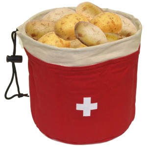 Cesto per patate Rondo con croce svizzera, rosso-bianco, pieno di patate. Utile accessorio da cucina per la conservazione.