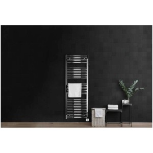 Radiateur sèche-serviettes Sonnenkönig Nika 3, chrome, avec serviette dans salle de bain moderne.