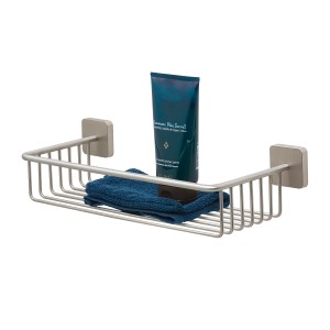 Étagère de douche Tiger Onu en acier inoxydable brossé avec accessoires de douche.