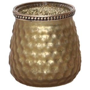 Porte-bougie doré, hauteur 10 cm, pour une décoration de table chaleureuse.