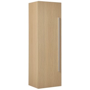 Meuble haut de salle de bain Beliani Mataro, aspect bois, avec porte et poignée argentée.