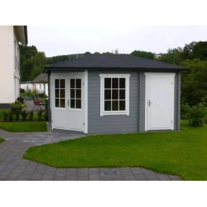 Abri de jardin gris Alpholz Rhein avec toit en croupe et toit adossé dans le jardin.