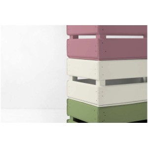 Casse di legno impilate, dipinte con vernice per mobili e giocattoli Little Stars in rosa, bianco e verde.