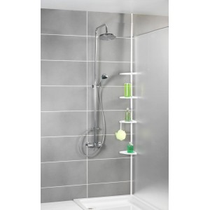 Étagère de douche télescopique Wenko Easy avec 4 étagères en blanc, installée dans une douche avec shampoing et gel douche.