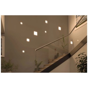 Panneaux LED encastrables carrés Paulmann Veluna VariFit Satin, 4000K, intégrés dans un mur à côté d'un escalier.