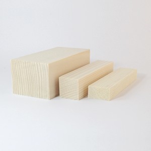 Baguettes rectangulaires en épicéa, sapin ou pin, 5,3x18x1000 mm, naturelles.