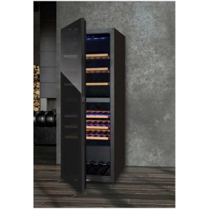 Cave à vin Trisa avec porte ouverte, double zone, 291 l, étagères en bois et éclairage LED.