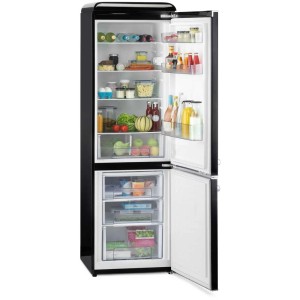 Offener, schwarzer Trisa Kühlschrank Frescolino Classic mit Lebensmitteln. Standkühlschrank im Retro-Design.
