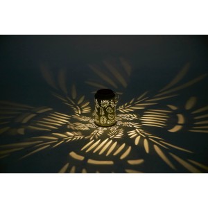 Lanterne solaire LED verte avec motif de feuilles et lumière blanche chaude.