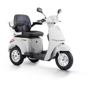 Weisses Yadea Elektro-Dreirad C-Mate mit Sessel, Korb und drei Rädern.