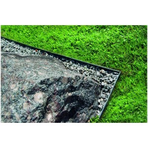 Bordure de pelouse en acier, 12x200 cm, séparant pelouse, pierre et gravier dans le jardin.