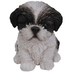 Schwarzer Shih-Tzu Welpe aus Polyresin, Gartendeko für Tierfreunde.