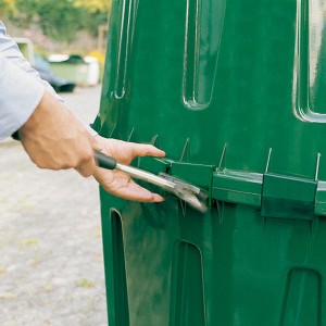Assemblage de la citerne verte Garantia Herkules 1600 l avec outil.