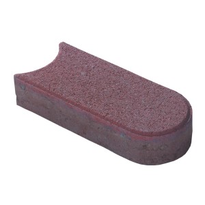Mini bordure de gazon rouge en béton, 24x10x4,5 cm, pour délimiter pelouses et parterres.