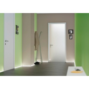 Area d'ingresso con illuminazione indiretta tramite profilo Paulmann Delta con diffusore.