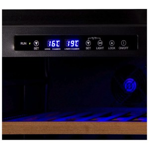 Écran numérique de la cave à vin Kibernetik avec 2 zones de temp. (16°C/19°C), éclairage LED bleu et étagères bois.
