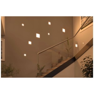Pannelli LED da incasso quadrati Paulmann Veluna in look satinato su una parete.