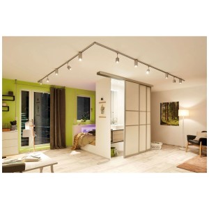 Soggiorno con sistema URail e riflettore LED Paulmann GU10, cromo opaco, 4000K.