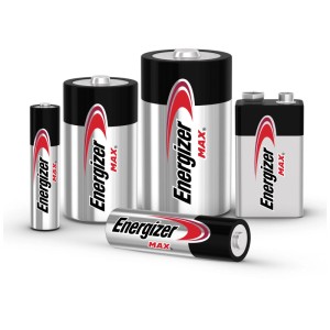 Différentes piles alcalines Energizer Max : AA, AAA, C, D et bloc 9 V.