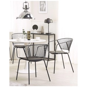 Esszimmerstühle Rigby, 2er-Set, Metall schwarz mit grauem Kunstleder-Kissen.