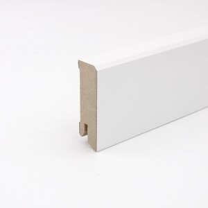 Plinthe blanche Cubica, hauteur 60 mm, longueur 2400 mm. Détail de la forme.
