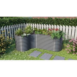 Estensione curva grigio scuro per aiuola rialzata Basic in giardino.