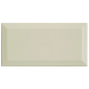 Carrelage mural crème brillant style métro, 10x20 cm. Design à facettes pour salle de bain et cuisine.