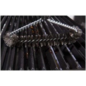 Broil King Spiral-Reinigungsbürste mit Edelstahlborsten auf Grillrost.