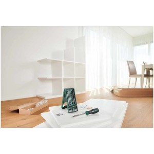 Set di punte e trapani Bosch Mini-X-Line 16 pezzi con cacciavite su banco da lavoro.