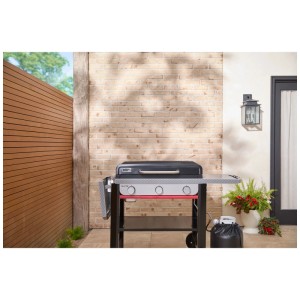Weber Grill a gas Slate Premium Plancha, nero, con 3 bruciatori e tavolini laterali.