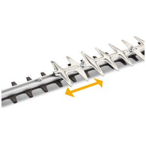 Gros plan sur les lames d'une taille-haie McCulloch B-Heckenschere HT5622. Lames à double action pour des coupes précises.