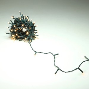 Guirlande lumineuse LED avec 140 LED blanc chaud et câble vert, enroulée.